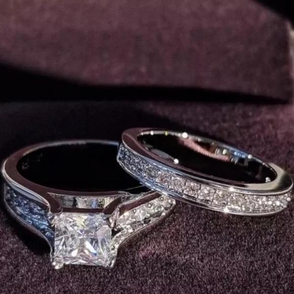 NEW 925 STERLING SILVER ENGAGEMENT DIAMOND RING SET, CUTE RING, SHINY RING.